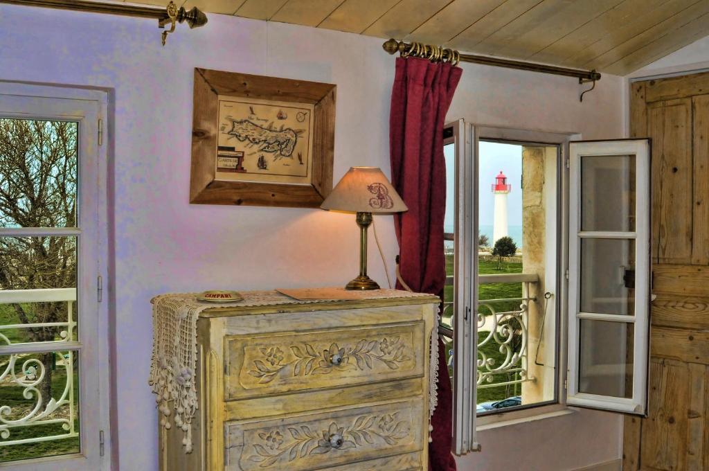 Le Corps De Garde Bed & Breakfast Saint-Martin-de-Ré Екстериор снимка