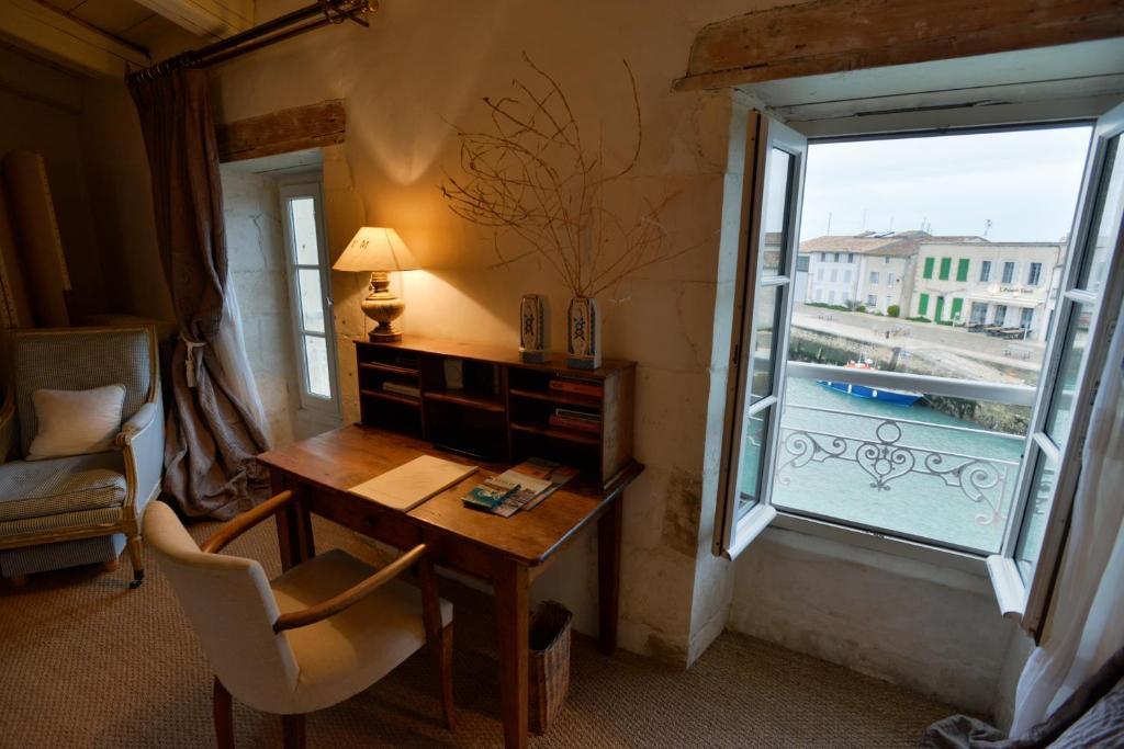 Le Corps De Garde Bed & Breakfast Saint-Martin-de-Ré Екстериор снимка