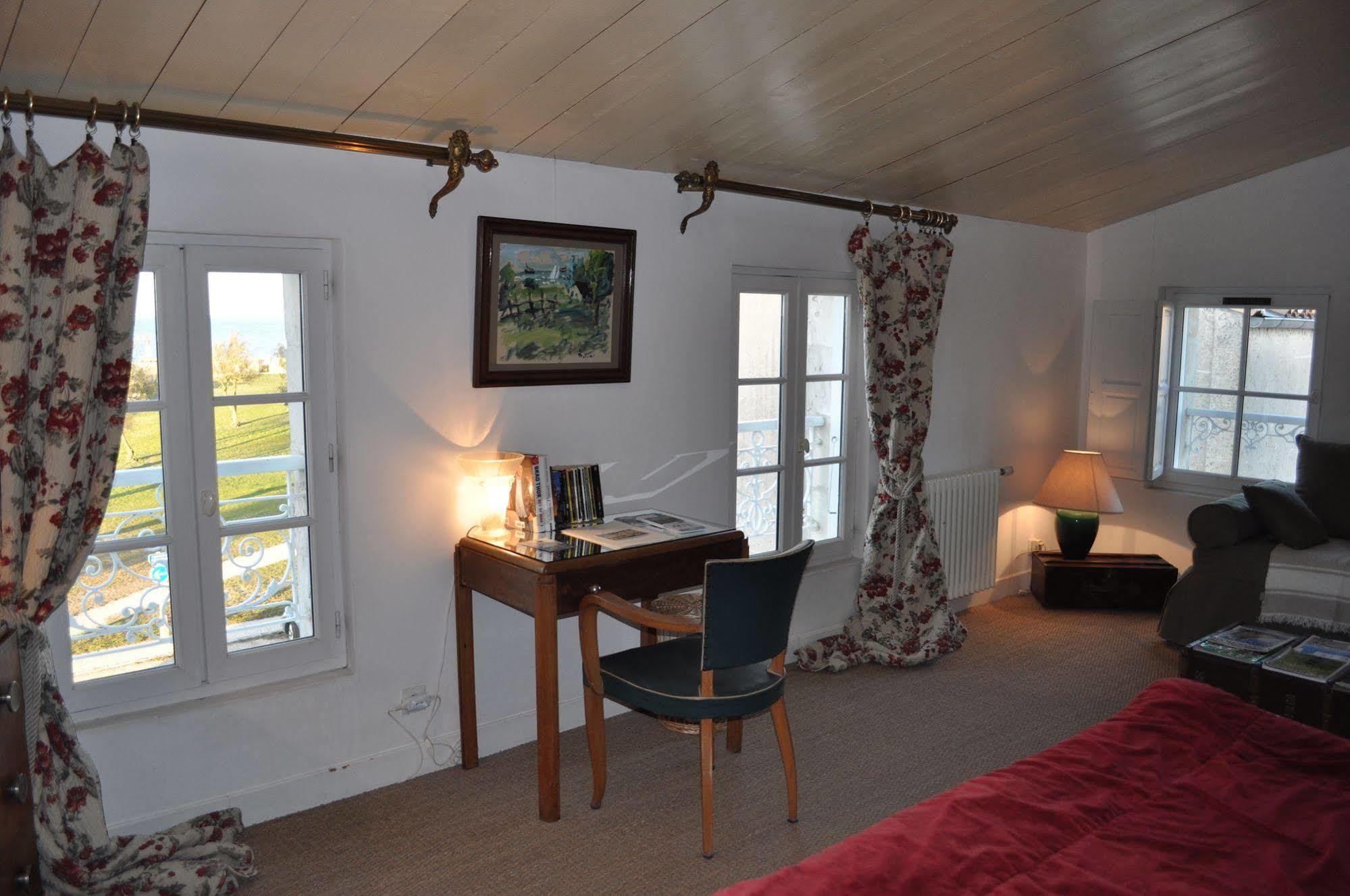 Le Corps De Garde Bed & Breakfast Saint-Martin-de-Ré Екстериор снимка