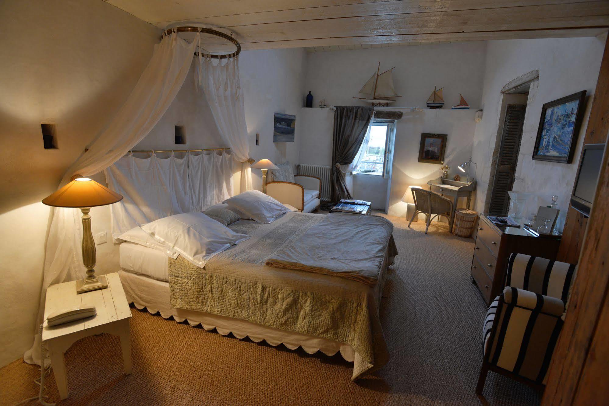 Le Corps De Garde Bed & Breakfast Saint-Martin-de-Ré Екстериор снимка