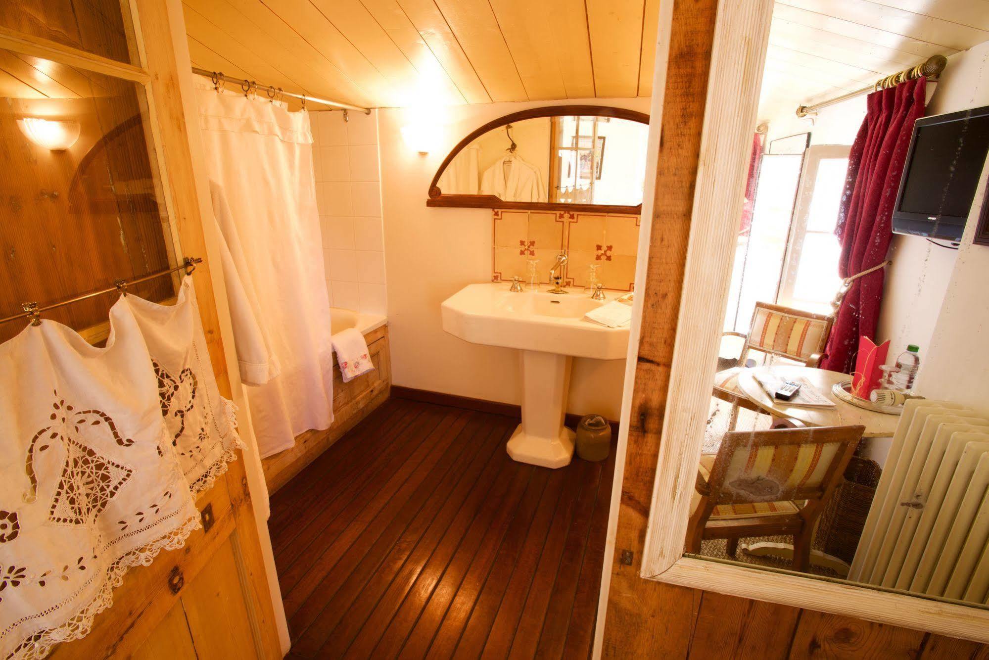 Le Corps De Garde Bed & Breakfast Saint-Martin-de-Ré Екстериор снимка