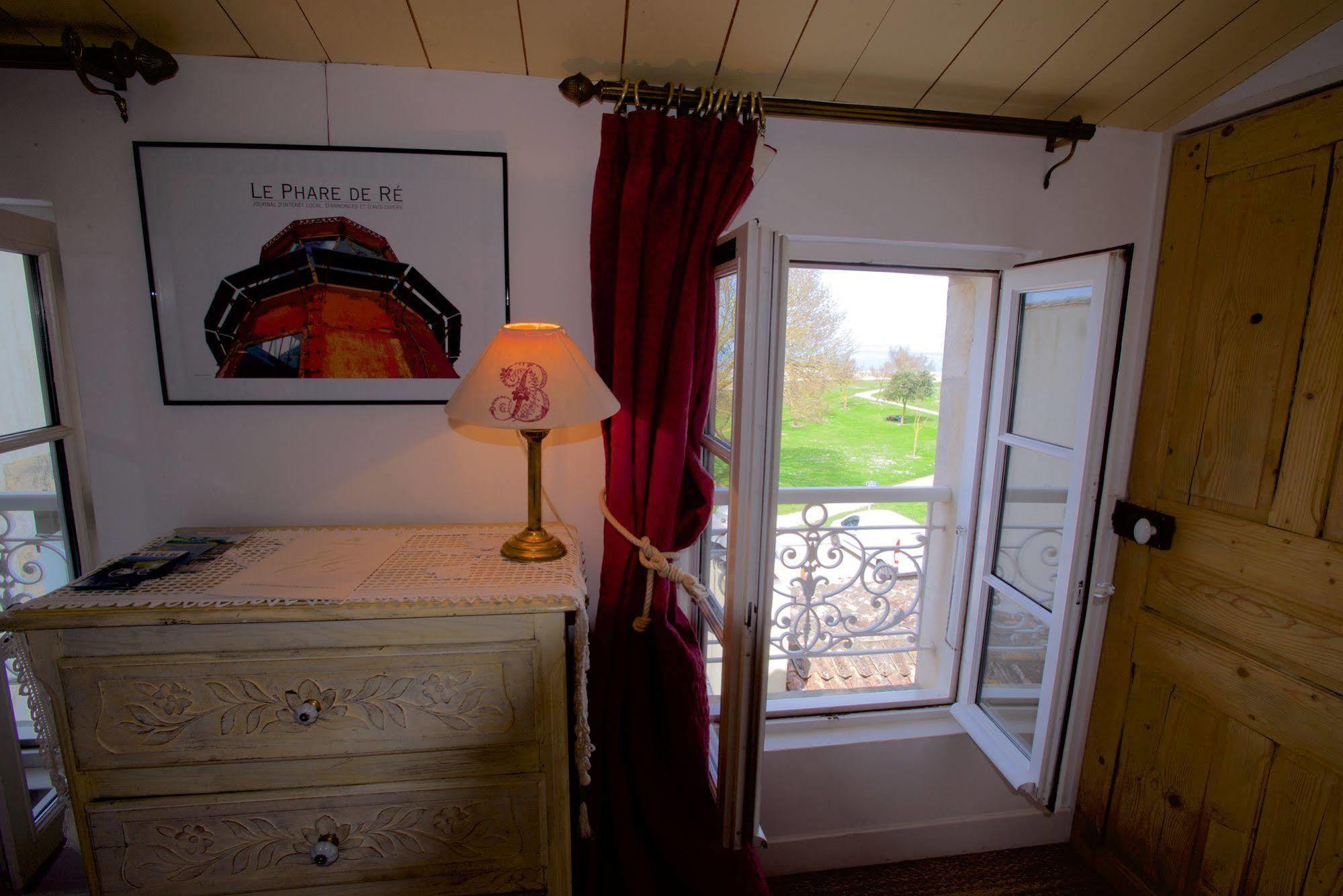 Le Corps De Garde Bed & Breakfast Saint-Martin-de-Ré Екстериор снимка