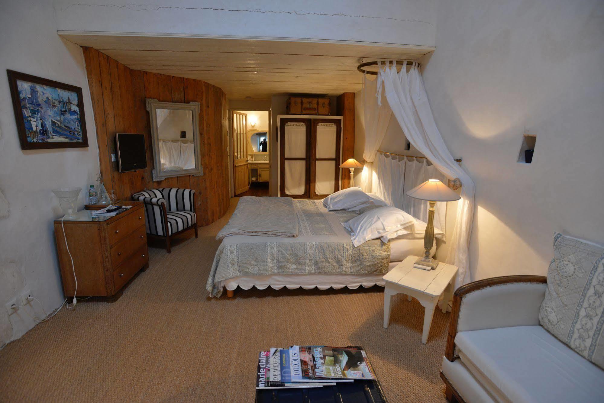 Le Corps De Garde Bed & Breakfast Saint-Martin-de-Ré Екстериор снимка